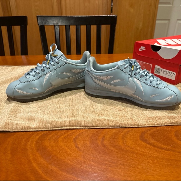Nike Cortez Baby Blue Feather RARE Size 7 Women - Picture 9 of 10
